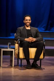 Ces&aacute;r Sampson.
