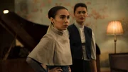 Wie kann es sein, dass im vierten Stock pl&ouml;tzlich alle T&uuml;rkn&auml;ufe fehlen? Yakumi (Silke Sollfrank) und Eks (Tomomi Themann) staunen.