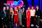 v. l. n. r.: Michael Mittermaier, Johnny Logan, Beatrice Egli, Barbara Sch&ouml;neberger, John und Jenny J&uuml;rgens, Melissa Naschenweng, Thorsteinn Einarsson, Tim Bendzko.