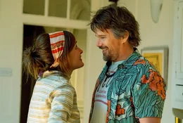 Annie Platt (l., Rose Byrne) und Tucker Crowe (r., Ethan Hawke).
