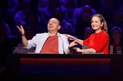 Rateteam-Kapit&auml;n Bernhard Ho&euml;cker (l.) und die Schauspielerin Stefanie Stappenbeck (r.).