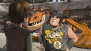 "Dragons - Die Reiter von Berk", "Die Tauwetter-Festspiele." Auf Berk finden die sogenannten Tauwetter-Festspiele statt. Aus diesen Wettk&auml;mpfen geht Rotzbakke regelm&auml;&szlig;ig als Sieger hervor. Auch heuer gilt er als klarer Favorit und genie&szlig;t es, im Mittelpunkt der Aufmerksamkeit zu stehen. Schlie&szlig;lich sind aus seiner Sicht die Vorschusslorbeeren mehr als gerechtfertigt. Hicks hat langsam die Nase voll von Rotzbakkes Angebereien. Um ihm einen Denkzettel zu verpassen, beschlie&szlig;t er, alles daranzusetzen, diesmal selbst auf dem Siegerpotest zu landen.