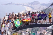 Von K&ouml;ln-Chorweiler auf den Zuckerhut: Brasilianische Sch&uuml;lerinnen und Sch&uuml;ler mit ihren deutschen Austauschsch&uuml;lern vor der Kulisse Rios und den Traumstr&auml;nden der Stadt.