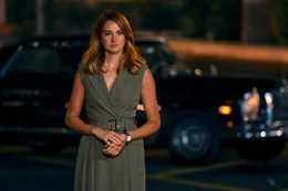 In der Familie Vardakis scheinen zwischen allen Mitgliedern Spannungen zu herrschen und irgendwie scheint Penelope (Shailene Woodley) keine eindeutige Position einzunehmen.