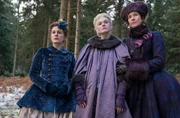 v.l.n.r.: Marial (Phoebe Fox), Catherine (Elle Fanning), Aunt Elizabeth (Belinda Bromilow) v.l.n.r.: Marial (Phoebe Fox), Catherine (Elle Fanning), Aunt Elizabeth (Belinda Bromilow)
