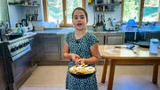 Valentina hilft auch in der K&uuml;che mit.