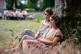 Luise Aschenbrenner (Tile), Henriette Confurius (Dora).