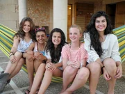 Die M&auml;dchen-WG: Buse, Maja, Louisa, Bianca und Weya.