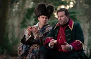 Peter (Nicholas Hoult, l.), Velementov (Douglas Hodge, r.) Peter (Nicholas Hoult, l.), Velementov (Douglas Hodge, r.)
