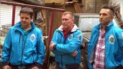 Die Tr&ouml;delprofis Marco (li.), Otto und Mauro wollen Burkhard helfen