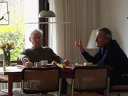 Thomas (l.) und sein Vater Alfred streiten &uuml;ber die Zukunft der Sozialdemokratie.