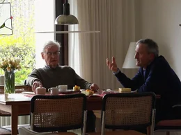 Thomas (l.) und sein Vater Alfred streiten &uuml;ber die Zukunft der Sozialdemokratie.