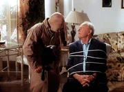 Tim (Tim Conway, l.), der erfolglose Komiker, hat seinen Ex-Partner Harvey (Harvey Korman, r.) gefesselt, den er aus Eifersucht umbringen will.