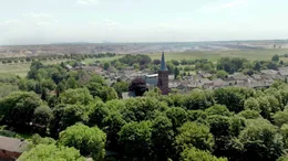 Das alte Dorf Keyenberg: Die gigantischen Bagger des Braunkohletagebaus sind inzwischen schon sehr nah heranger&uuml;ckt.