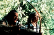 SENDUNGSTITEL: Absturz in der Wildnis BILDNAME: absturz2.jpg UNTERTITEL: True Heart BILDTEXT: Khonanesta (August Schellenberg) hilft Bonnie (Kirsten Dunst) und ihrem Bruder Sam nach dem Flugzeugabsturz aus ihrer misslichen Lage. SENDEDATUM: 28.11.2002 SENDEZEIT: 20:15 SENDER: RTL II LAND: USA, 1997 REGIE: Catherine Cyran QUELLE: RTL II