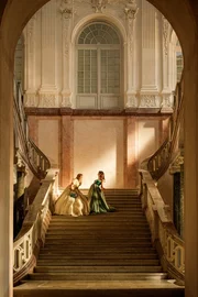 v.li.: Chantal (Jella Haase), Zeynep (Gizem Emre).