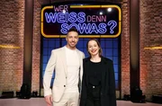 Treten bei "Wer wei&szlig; denn sowas?" als Kandiat:Innen an: Der Schlagers&auml;nger Ramon Roselly (l.) und die S&auml;ngerin, Musicaldarstellerin und Schauspielerin Senta-Sofia Delliponti - &sbquo;Senta&lsquo; (r.).