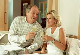 rbb Fernsehen SOMMER MIT HAUSFREUND, Deutschland 2005, Regie Dennis Satin, am Donnerstag (26.07.12) um 20:15 Uhr. Bei der resoluten Lydia (Andrea L'Arronge) findet der geh&ouml;rnte Ludwig Gehlen (Friedrich von Thun) Trost.