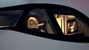 Vera W&uuml;llenweber im Cockpit bei ihrem Pr&uuml;fungsflug.