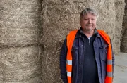 Robert Hertel ist Hanfexperte und Unternehmer. Er leitet ein Bekleidungs- und Versandunternehmen f&uuml;r Hanftextilien im fr&auml;nkischen Adelsdorf und steht hier in der Hanffabrik La Chanvri&egrave;re in Troyes, Champagne, Frankreich.