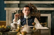Peter (Nicholas Hoult)