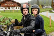 F&uuml;r das Jubil&auml;umsfest seines Familienunternehmens hat Lukas Ritt (Aaron Karl) die Event-Managerin Isabell Klett (Heidi Klum) engagiert.