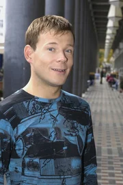 Mit Mathias Schlung ist die WG der DREISTEN DREI komplett.