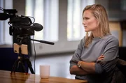 Mit ihrem Videoprojekt verstrickt sich Wistings Tochter Line (Thea Green Lundberg) immer tiefer in den Fall.