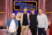 Moderator Kai Pflaume (M.) und seine Rateteam-Kapit&auml;ne Bernhard Ho&euml;cker (l.) und Wotan Wilke M&ouml;hring (r.) begr&uuml;&szlig;en in dieser Sendung die Pferde-Influencerin Hella-Sophia Gabbert (2.v.l.) und den Pferde-Influencer Tom Stein (2.v.r.).