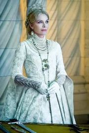 K&ouml;nigin Ingrith (Michelle Pfeiffer).