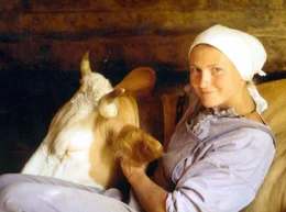 Als Sennerin hat Uschi vier Monate lang die Verantwortung f&uuml;r die Tiere auf der Alm. Weiteres Bildmaterial finden Sie unter www.br-foto.de.