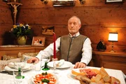 Alfons (Sepp Schauer) ist entt&auml;uscht, dass Hildegard sich lieber mit einer Freundin trifft, als mit ihm zu Abend zu essen.