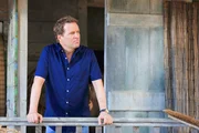 DI Jack Mooney (Ardal O'Hanlon) ist neu auf der Insel Sainte Marie und muss gleich bei den Ermittlungen zu einem Mordfall helfen.