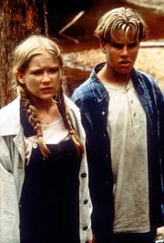 SENDUNGSTITEL: Absturz in der Wildnis BILDNAME: absturz1.jpg UNTERTITEL: True Heart BILDTEXT: Die Geschwister Bonnie und Sam Kriger (Kirsten Dunst; Zachery Ty Bryan) sind auf dem Weg nach Hause mit einem zweimotorigen Flugzeug &uuml;ber der kanadischen Wildnis abgest&uuml;rzt.... SENDEDATUM: 28.11.2002 SENDEZEIT: 20:15 SENDER: RTL II LAND: USA, 1997 REGIE: Catherine Cyran QUELLE: RTL II