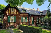 Die Rheinpreu&szlig;ensiedlung wurde von 1897 bis 1905 um die Zeche Rheinpreu&szlig;en in der damaligen Stadt Homberg (heute Stadtteil von Duisburg) als Siedlung f&uuml;r die Arbeiterfamilien gebaut.
