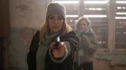 Anna Grawe (Tanja Wedhorn) verteidigt sich und ihre Tochter Larissa Grawe (Paula Hartmann)