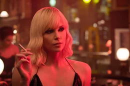 Immer auf der Hut: die britische Agentin Lorraine Broughton (Charlize Theron).