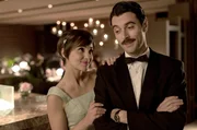 Ana Ribera (Paula Echevarría, l.), Mateo Ruiz (Javier Rey, r.) Ana Ribera (Paula Echevarría, l.), Mateo Ruiz (Javier Rey, r.)