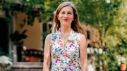 In Schwand, einem kleinen Dorf bei Freiburg, ist Pilar Buira Ferre eine von 65 Einwohner:innen. Die in Katalonien geborene Profi-Tänzerin hat hier vor 24 Jahren ein Tanz- und Kulturzentrum errichtet. In Schwand, einem kleinen Dorf bei Freiburg, ist Pilar Buira Ferre eine von 65 Einwohner:innen. Die in Katalonien geborene Profi-Tänzerin hat hier vor 24 Jahren ein Tanz- und Kulturzentrum errichtet.