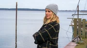 Anna Grawe (Tanja Wedhorn) l&auml;sst ihren Blick schweifen.