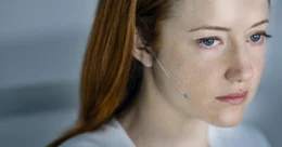 Andrea Riseborough (Victoria).