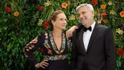 Georgia Cotton (Julia Roberts), David Cotton (George Clooney).