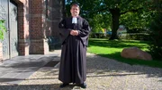 Im rheinl&auml;ndischen Schwanenberg ist Robin Banerjee seit 20 Jahren der Pfarrer und Organisator des Gemeinschaftslebens in seinem Dorf.