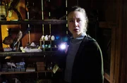 Kommissarin Sophia Strasser (Katharina Leonore Goebel) entdeckt ein geheimes Lager mit illegalen Sammlerst&uuml;cken.