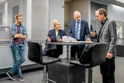 (v.li.): Michael Steinocher (Simon Steininger), Brigitte Kren (Dr. Henriette Wolf), Paul Matic (Dr. Seiler), Gerhard Liebmann (Leo Munzinger). (v.li.): Michael Steinocher (Simon Steininger), Brigitte Kren (Dr. Henriette Wolf), Paul Matic (Dr. Seiler), Gerhard Liebmann (Leo Munzinger).