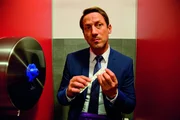 Toilette, Bild 47, Alex als Teresa (Wotan Milke M&ouml;hring), Seitenwechsel, 2014,  Foto: Volker Roloff