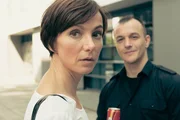 Mira (Julia Koschitz) begegnete auf ihrem Weg ins B&uuml;ro in der "Sunshine City" Security-Mann (Paul Wollin).