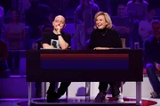 Rateteam-Kapit&auml;n Bernhard Ho&euml;cker (l.) und die ehemalige "Tagesthemen"-Moderatorin und Journalistin Sabine Christiansen (r.) bilden ein Rateteam.