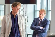 (v.li.): Kris Marshall (Det. Insp. Humphrey Goodman), Ardal O&rsquo;Hanlon (DI Jack Mooney).