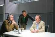 Gemeinderat Blattner (Thomas K&uuml;gel, r.) f&uuml;hlte sich vom Opfer betrogen. Ein Motiv f&uuml;r die Kommissare Stadler (Dieter Fischer, l.) und Bergmann (Florian Fitz, M.).